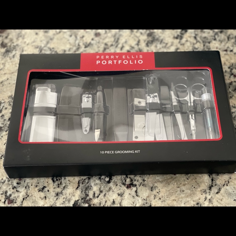 Perry Ellis 10-piece essential grooming kit